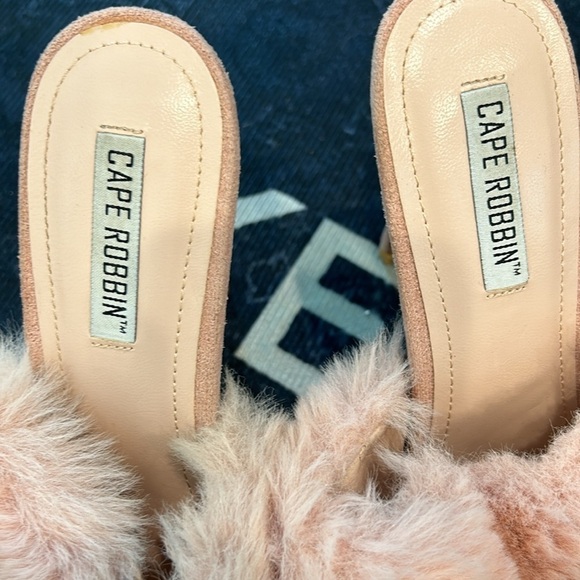 Cape Robbin faux fur slip on pointed toe heels women’s size 9 mauve / pink - Picture 3 of 8